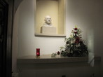 Das Grab von RSK-Gründer P. Petrus Pavlicek in der Wiener Franziskanerkirche                               