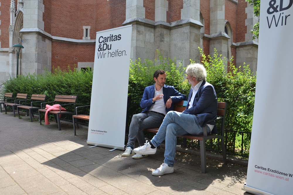 Caritas startet erstes Wiener 'Plauderbankerl' / Kathpress / Michaela Greil