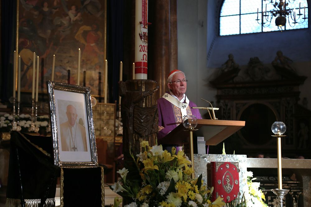 Lackner: Aufruf zum Gebet für Papst, Kirche, Frieden und Konklave